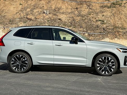 New 2026 Volvo XC60 B5 Ultra w/ Climate Package AWD/4WD image 3