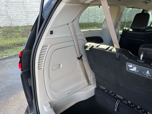 Used 2021 Chrysler Pacifica Touring-L FWD image 50