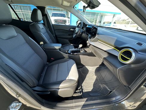 Used 2024 Chevrolet Trax LT w/ LT Convenience Package image 36