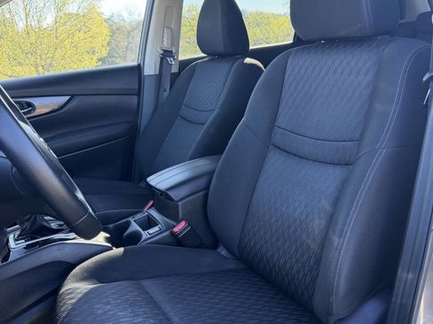 Used 2019 Nissan Rogue SV image 23