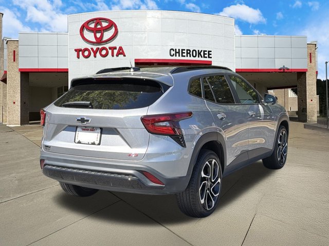 Used 2025 Chevrolet Trax RS w/ Sunroof Package FWD image 5