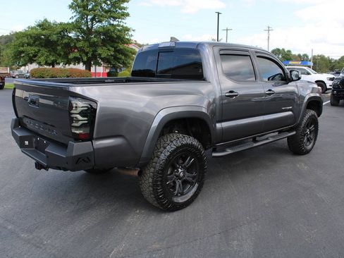 Used 2019 Toyota Tacoma TRD Sport AWD/4WD image 6
