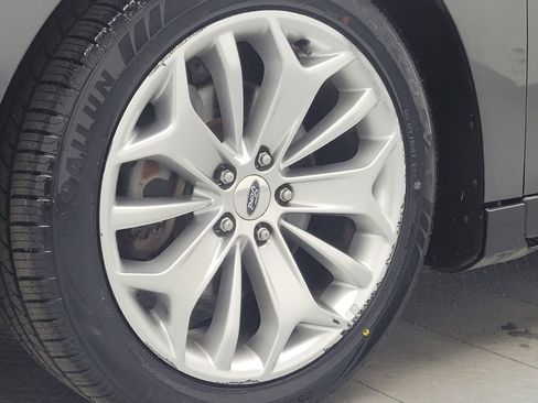 Used 2019 Ford Taurus Limited FWD image 31