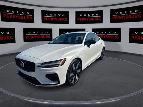 Used 2024 Volvo S60 T8 Plus w/ Climate Package image 4