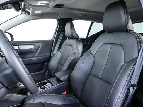 Used 2026 Volvo XC40 B4 Plus w/ Protection Package Premier image 6