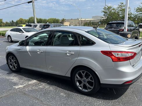 Used 2014 Ford Focus SE w/ Equipment Group 201A FWD image 3
