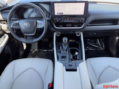 Certified 2025 Toyota Grand Highlander FWD image 15