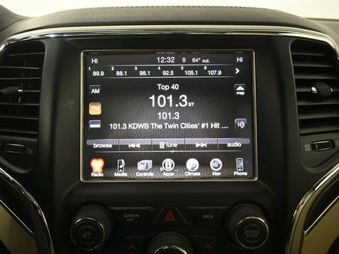 Used 2017 Jeep Grand Cherokee Overland image 27