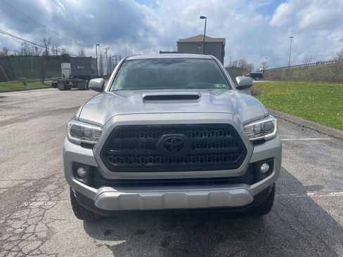 Used 2016 Toyota Tacoma TRD Sport w/ Towing Package image 2