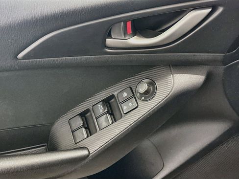 Used 2014 MAZDA MAZDA3 i SV FWD image 15