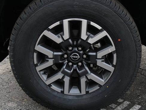 Certified 2024 Nissan Frontier SL w/ Technology Package AWD/4WD image 34