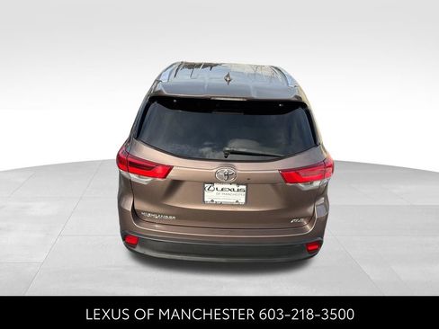 Used 2017 Toyota Highlander XLE image 5