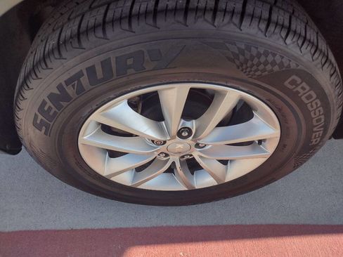 Used 2017 Kia Sorento LX w/ LX Convenience Package image 21