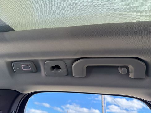 Used 2025 Volvo XC60 B5 Core image 47