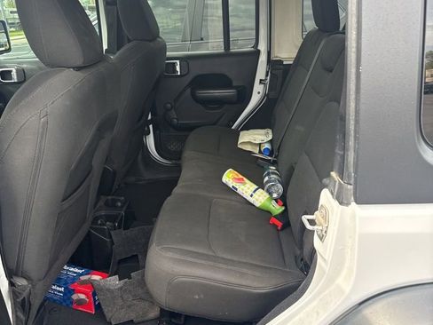 Used 2018 Jeep Wrangler Unlimited Sport image 11