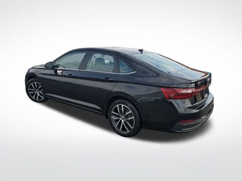 New 2025 Volkswagen Jetta SE image 3