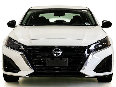 Used 2025 Nissan Altima 2.5 SV FWD image 2