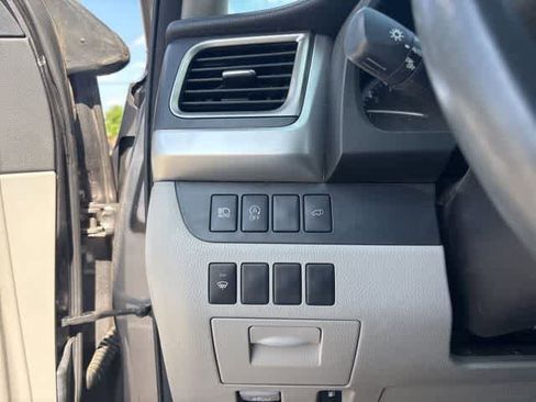 Used 2017 Toyota Highlander XLE FWD image 10