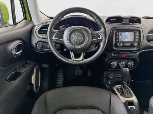 Used 2017 Jeep Renegade Latitude w/ Cold Weather Group AWD/4WD image 10
