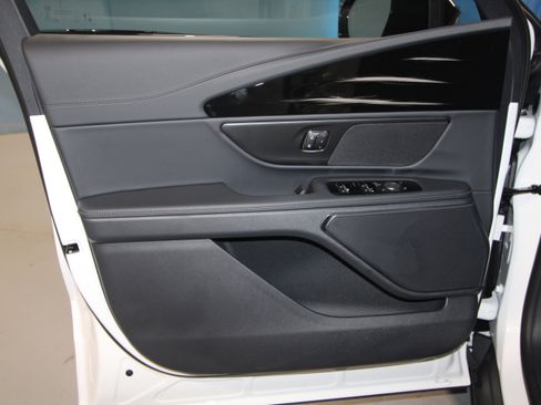 New 2026 Lincoln Nautilus Premier w/ Jet Appearance Package image 4