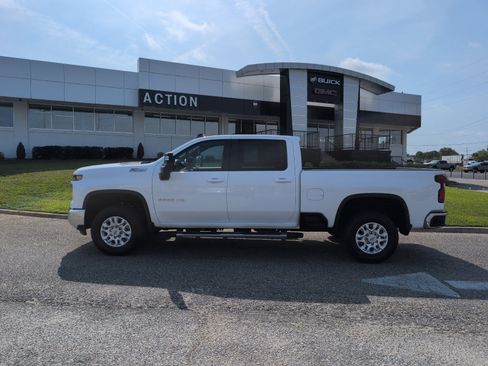 Used 2025 Chevrolet Silverado 2500 LT AWD/4WD image 2