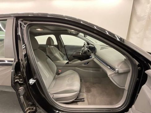Used 2025 Hyundai Elantra SEL FWD image 23