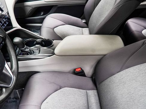 Used 2020 Toyota Camry LE FWD image 19