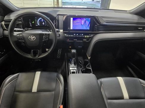 Used 2025 Toyota Camry SE w/ Convenience Package FWD image 12