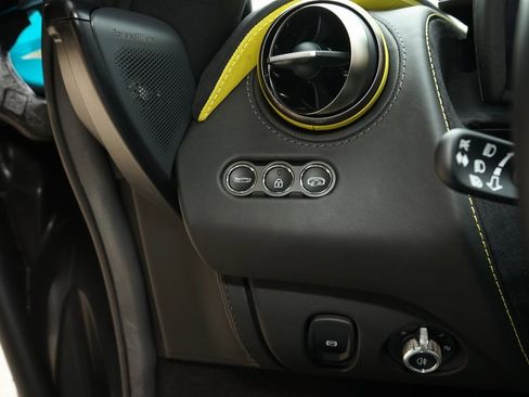 Used 2022 McLaren 720S Spider image 27