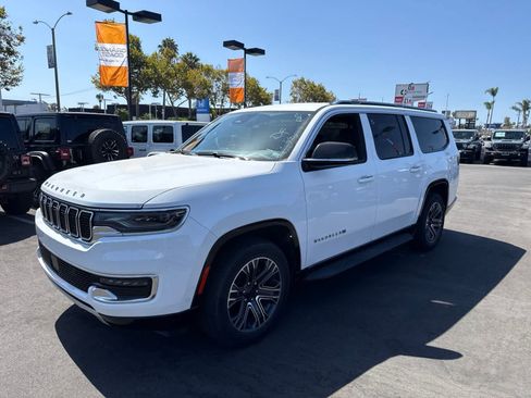 Used 2024 Jeep Wagoneer L Series II RWD image 22