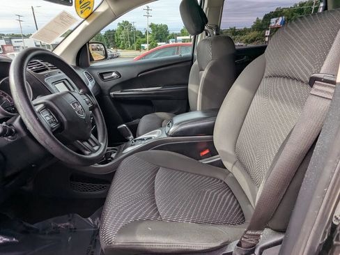 Used 2020 Dodge Journey SE w/ Blacktop Package FWD image 9