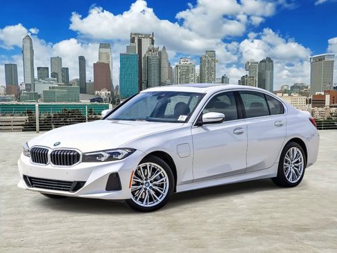 Used 2024 BMW 330e image 1