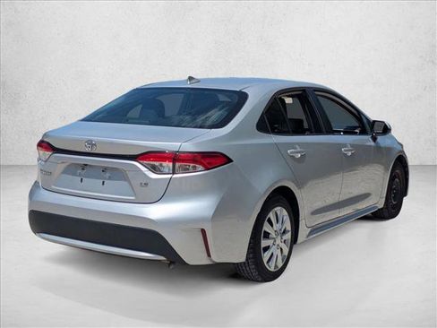Used 2022 Toyota Corolla LE FWD image 5
