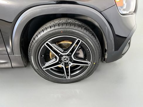Used 2022 Mercedes-Benz GLB 250 w/ AMG Line image 38