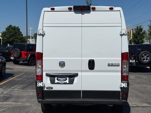 Used 2026 RAM ProMaster 2500 w/ Convenience Group FWD image 4