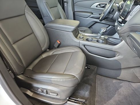 Certified 2023 Chevrolet Traverse LT FWD image 13