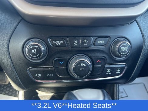 Used 2016 Jeep Cherokee Latitude w/ Cold Weather Group AWD/4WD image 19