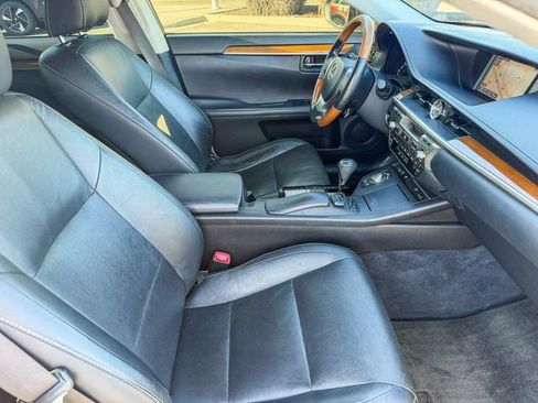 Used 2015 Lexus ES 300h w/ Navigation System Package FWD image 19