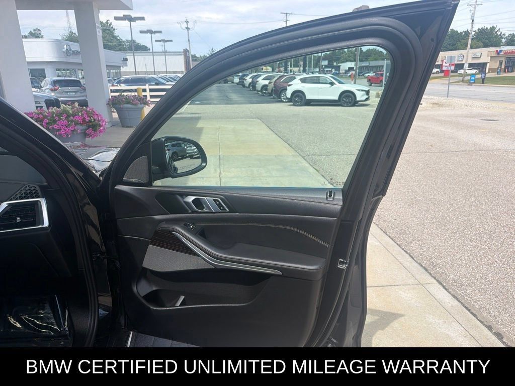 Used 2025 BMW X5 xDrive50e w/ Premium Package AWD/4WD image 15