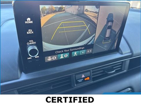 Used 2025 Honda Pilot TrailSport image 12