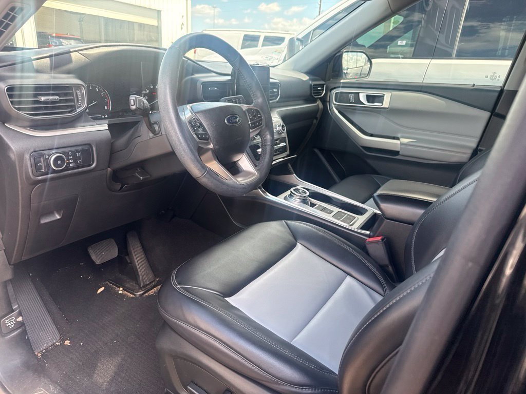 Used 2023 Ford Explorer XLT w/ Equipment Group 202A RWD image 8