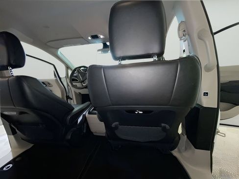 Used 2023 Chrysler Pacifica Touring-L AWD/4WD image 41
