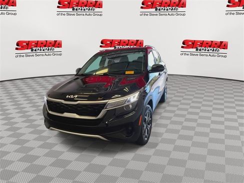 Used 2023 Kia Seltos EX image 4