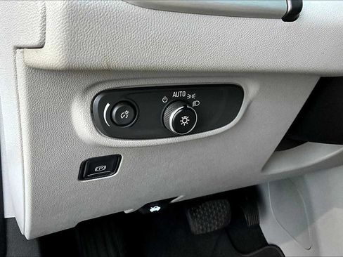 Used 2022 GMC Terrain SLE w/ Driver Convenience Package image 31