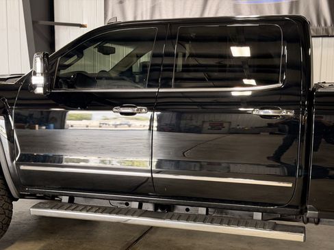 Used 2018 GMC Sierra 2500 SLT w/ Duramax Plus Package AWD/4WD image 14