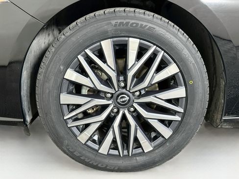 Used 2025 Nissan Altima 2.5 SV FWD image 11