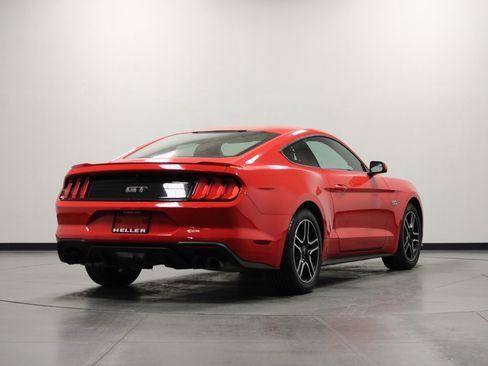 Used 2018 Ford Mustang GT RWD image 4