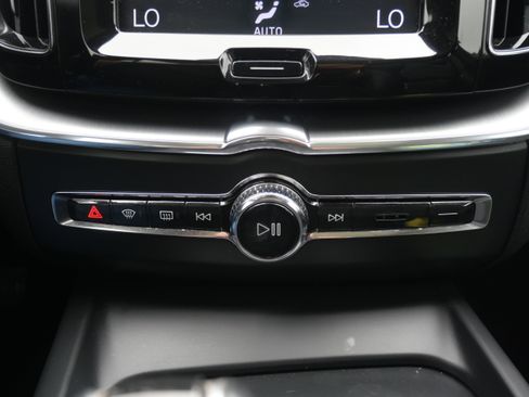 Used 2019 Volvo XC60 T5 Momentum w/ Protection Package Premier image 26