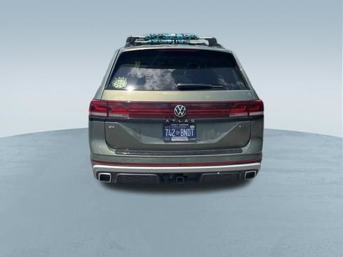Used 2024 Volkswagen Atlas Peak Edition SE AWD/4WD image 8