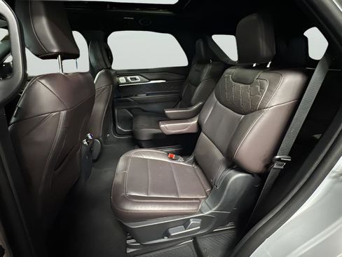 Used 2025 Ford Explorer Platinum w/ LUX Leather Package image 25